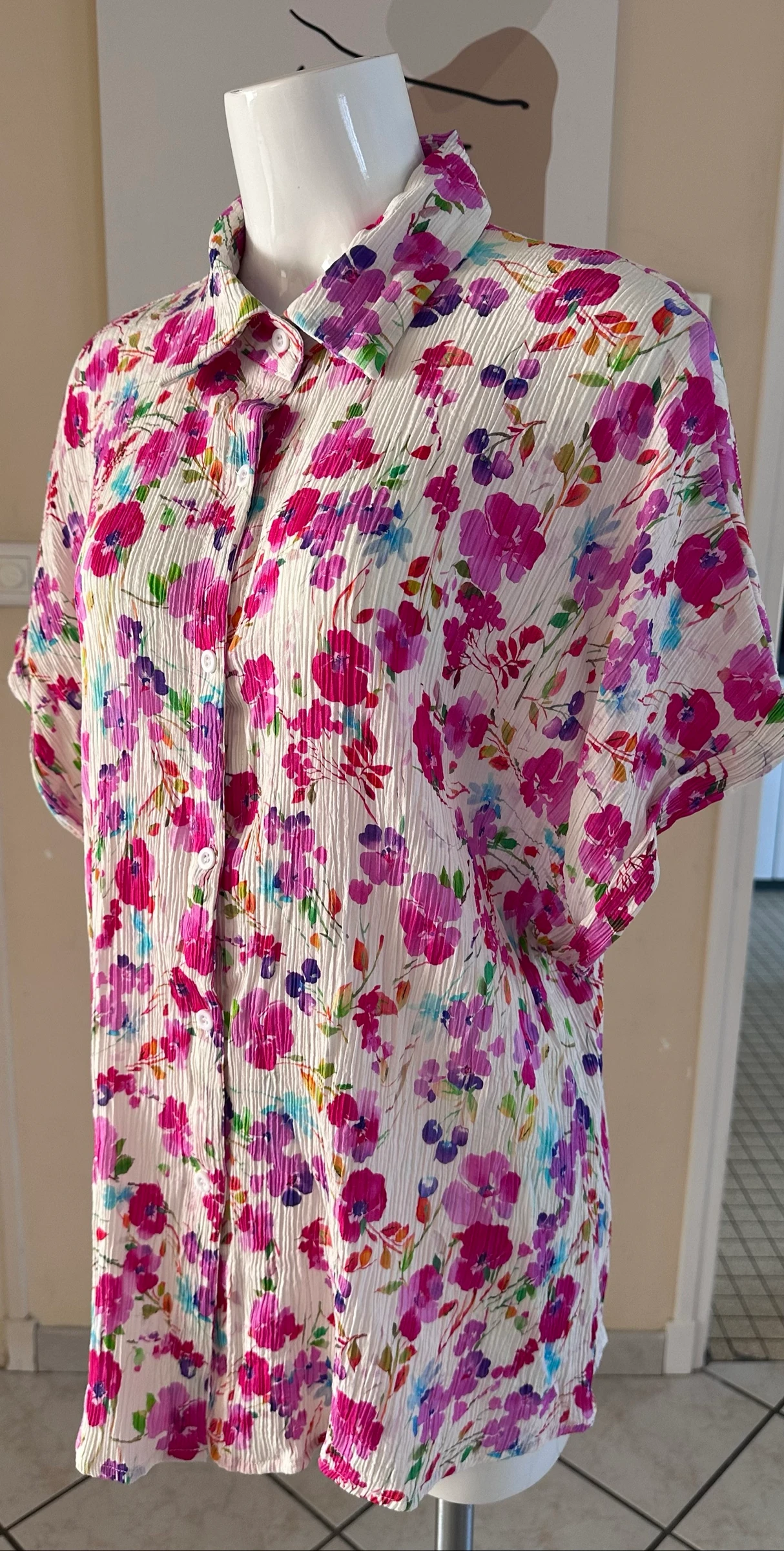 Sublime camisa fluida com estampa floral colorida – Excelente estado – Tamanho M/L (40/42) – photo 3
